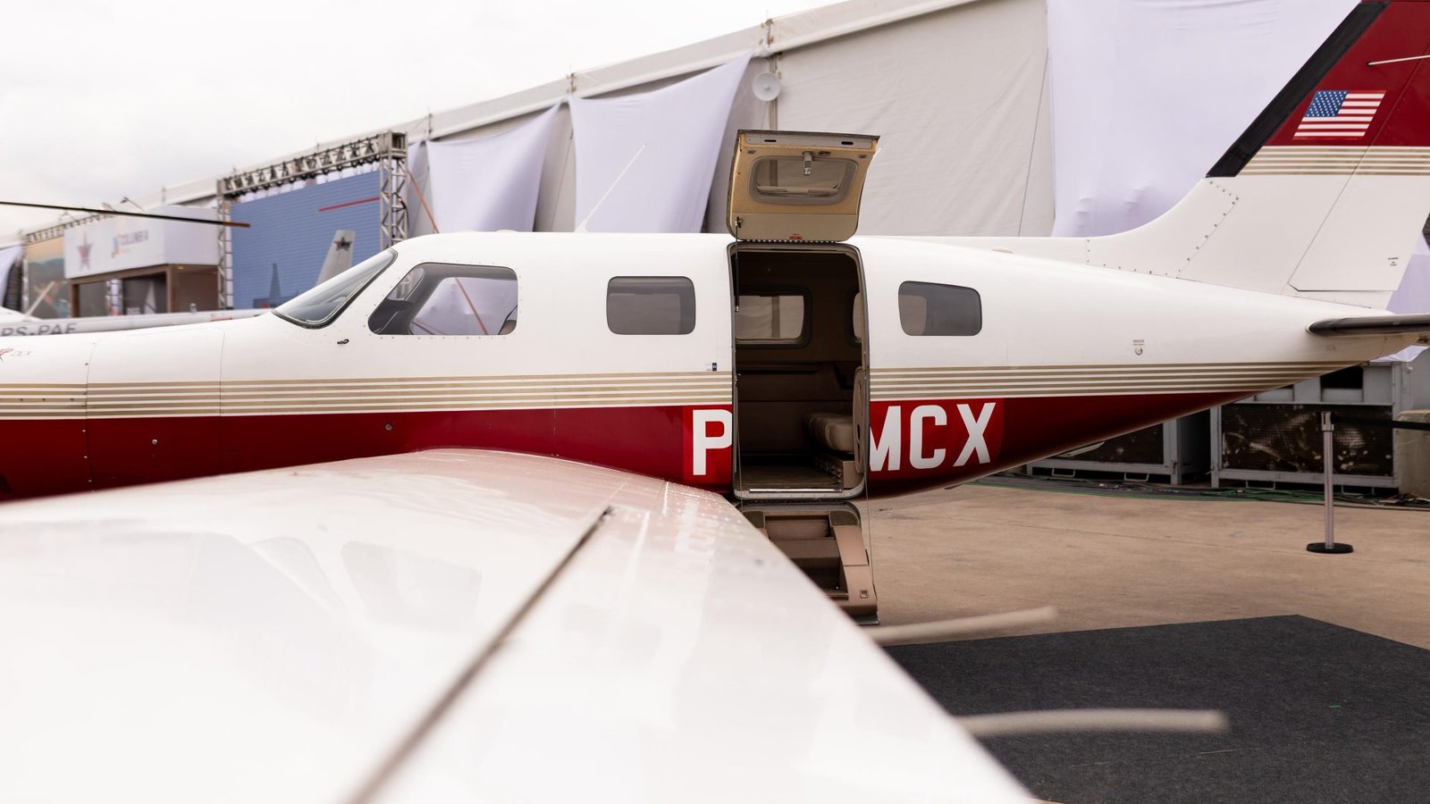 Piper JetPROP PS-MCX com porta aberta