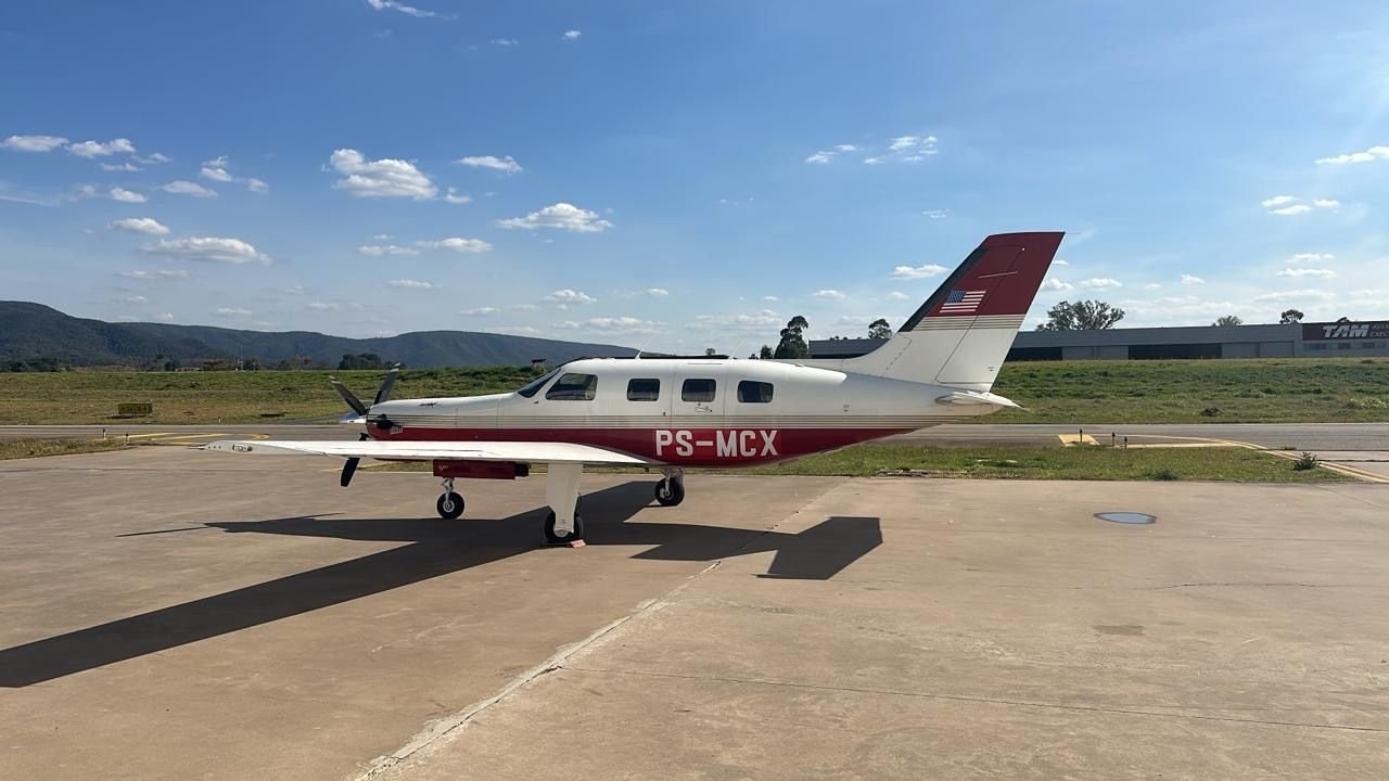 Piper JetPROP PS-MCX no pátio, já nacionalizado no Brasil