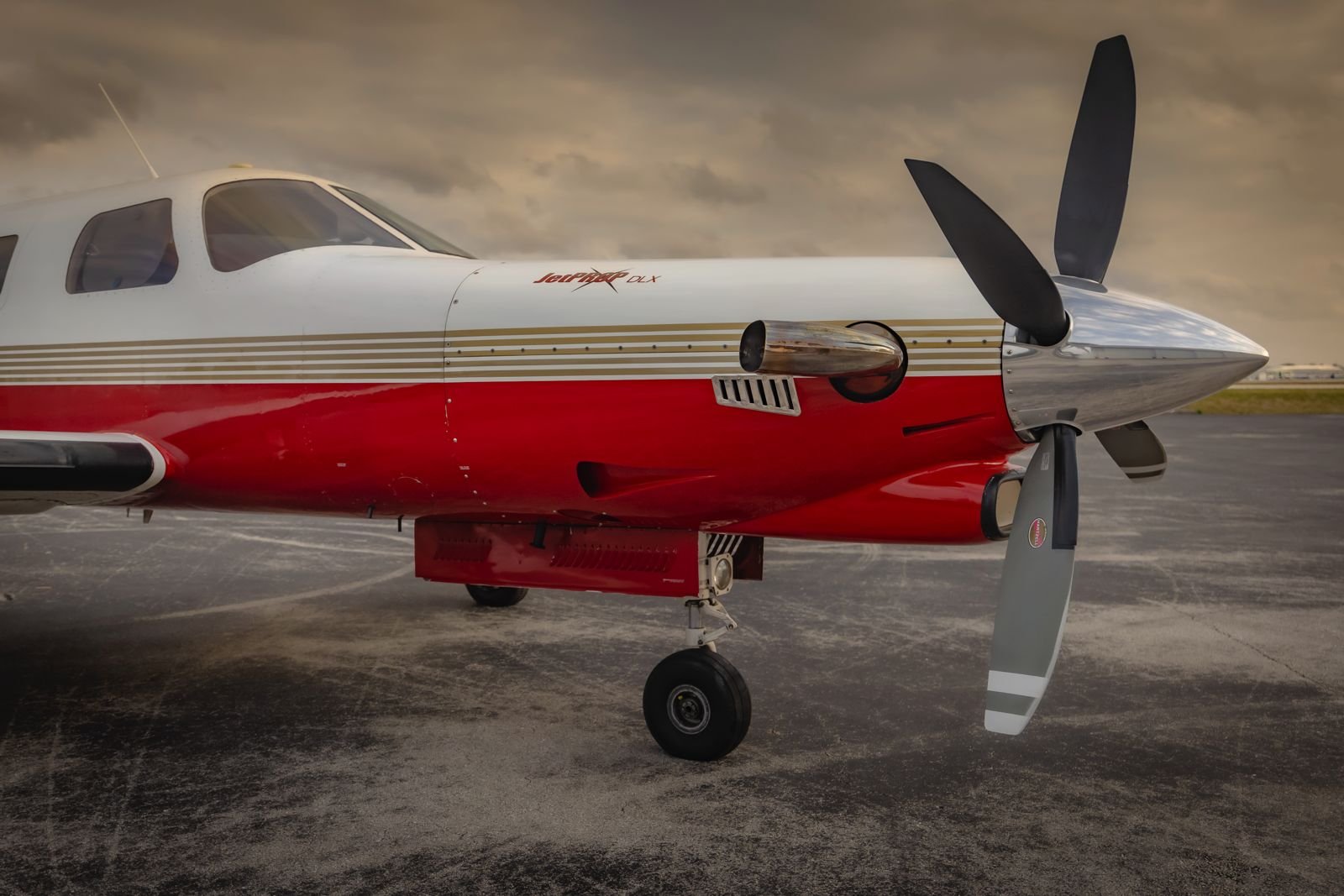 Piper JetPROP — detalhe do motor Pratt & Whitney e hélice Hartzell